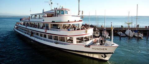 Schiff "MS München" der Bodenseeschifffahrt im Hafen liegend.