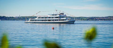 MS München mit blauer Reling