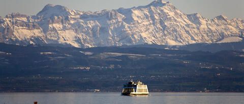 Faehre "MF Euregia" auf dem Bodensee mit Alpenblick.