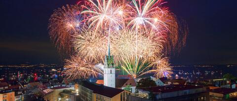 Feuerwerk beim Seehasenfest in Friedrichshafen am Bodensee.