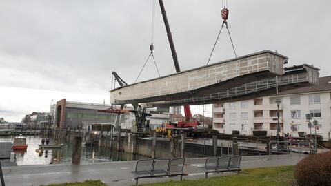 Schwerlasttransport von Bauteilen für das neue E-Schiffs "MS Artemis" von der Werft Stralsund nach Friedrichshafen.