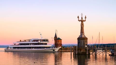 Konstanzer Hafen bei Sonnenuntergang