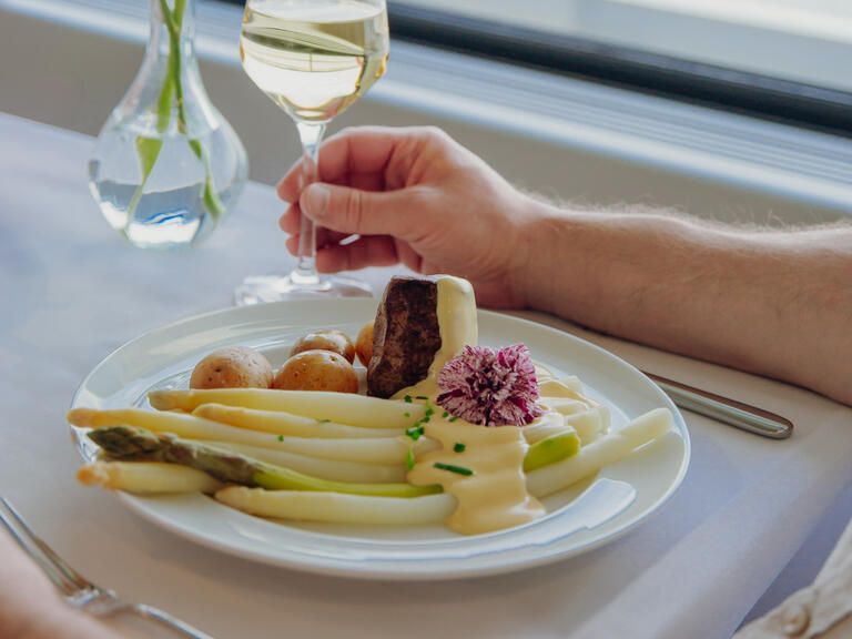 Nahaufnahme Spargel an Bord