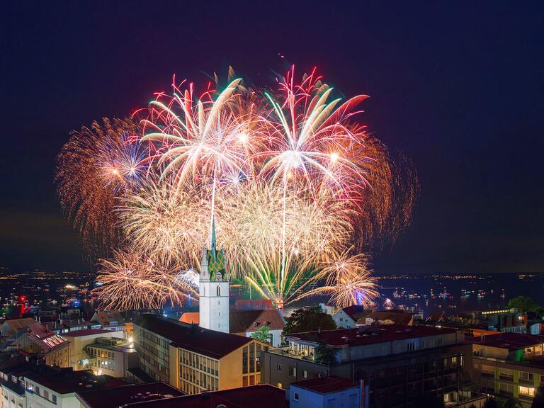 Feuerwerk beim Seehasenfest in Friedrichshafen am Bodensee.