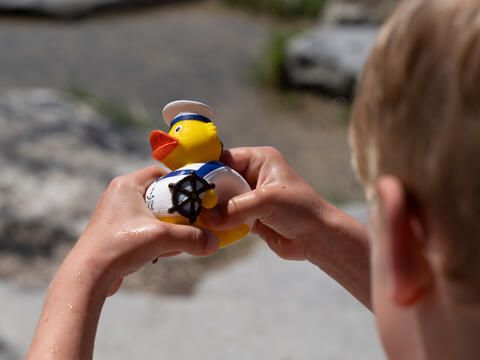 Junge mit Bodensee-Karle