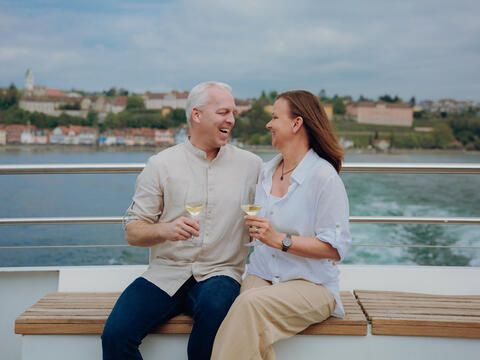 Wein an Deck genießen