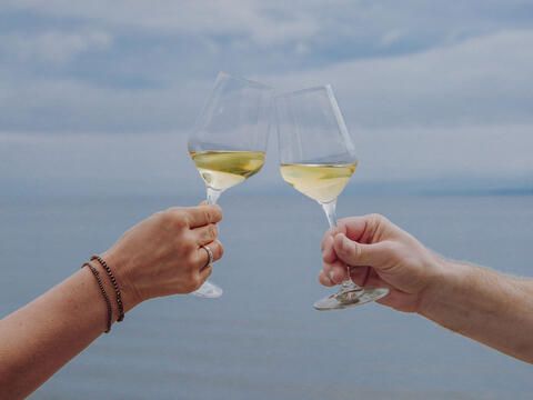 Zwei Gläser mit Wein