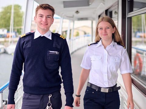 Auszubildende auf der Gangway