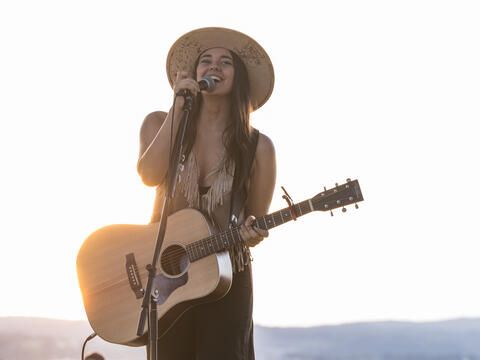 Die Sängerin Alina Sebastian