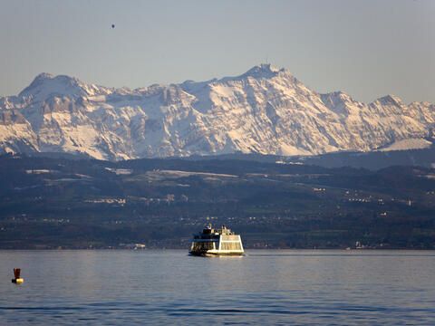 Faehre "MF Euregia" auf dem Bodensee mit Alpenblick.