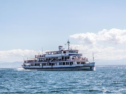 Schiff "MS Schwaben" der Bodensee-Schifffahrt fahrend auf dem Bodensee.