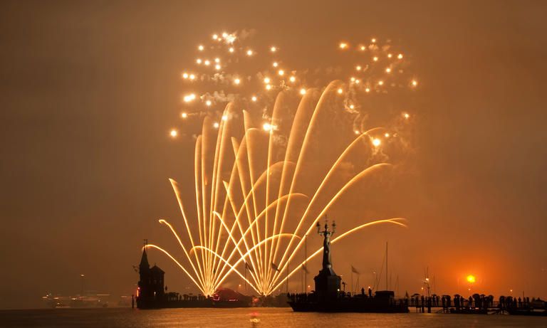 Das Feuerwerk am Seenachtfest Konstanz vom Schiff aus erleben. 